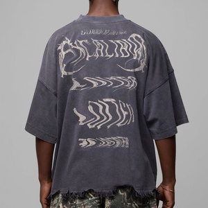 T-shirt Oversize Vintage Lavata Effetto Consumato con Orlo Sfrangiato, Stampa Gotica Tribale, Streetwear, in Cotone Pesante - Product Image 2