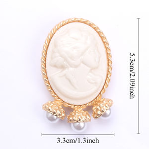 1 pièce <span class=keywords><strong>Broche</strong></span> et badge de style Cameo avec tête féminine en relief, cadre doré et pendentifs en perles - Product Image 4