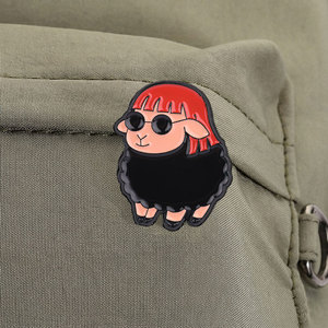 Broche en émail <span class=keywords><strong>mouton</strong></span> noir stylé avec lunettes de soleil pour décorer un sac à dos - Product Image 4