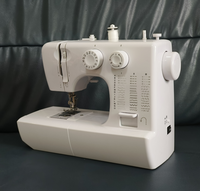 Portable Mini Home Overlock Machine à coudre aiguille unique avec longueur de point réglable Flat-Bed Lock Stitch Core Motor Component