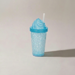Gobelet en plastique bleu avec paille et couvercle à visser, design moderne pour les voyages, utilisation unisexe, sans BPA - Product Image 1