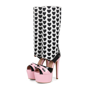 Stivali al ginocchio da donna con tacco alto 15 cm e plateau, neri e <span class=keywords><strong>bianchi</strong></span> con stampa <span class=keywords><strong>a</strong></span> cuore, scarpe da pole dance con tacco <span class=keywords><strong>a</strong></span> <span class=keywords><strong>spillo</strong></span> e punta aperta - Product Image 5