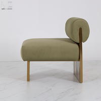Fauteuil individuel de salon de style japonais moderne nordique Wabi Sabi, en velours avec accents métalliques dorés