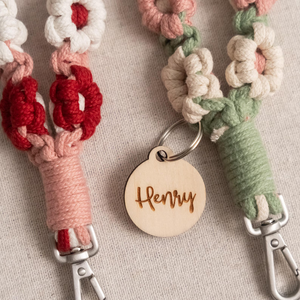 Cordon de téléphone portable tressé fait main avec motif fleur de marguerite, également utilisable comme porte-badge et bandoulière - Product Image 4