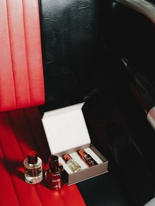 Boîte à fermeture magnétique avec logo de marque personnalisé, couleur, lamination mate, doublure en éponge pour emballage cadeau d'eau de parfum, 2 miniatures - Product Image 3