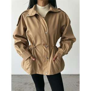 เสื้อแจ็คเก็ตสีน้ำตาลสำหรับผู้หญิงพร้อมเชือกรูดเอวและคอเสื้อแบบคอเต่า ผ้าเนื้อนุ่ม - Product Image 4