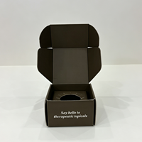 Boîte d'expédition personnalisée en carton ondulé pour petites entreprises avec insert en papier pour l'envoi postal