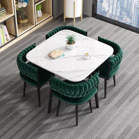 Ensemble de chaises de bureau et table à manger carrée
