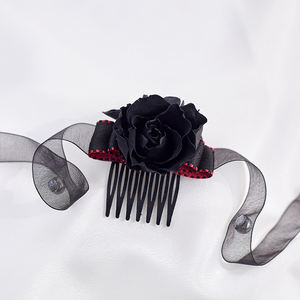 हेलोलिन ध्यान का केंद्र बन गया है, जिसमें हस्तनिर्मित बाल सामान जैसे कि शाश्वत फूल और काले गुलाब के कॉम्ब्स के साथ ध्यान केंद्रित किया गया है। - Product Image 1