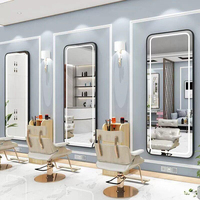 Miroir LED intelligent au design moderne avec interrupteur tactile, miroir mural en verre pour usage commercial dans les salons et les salles de beauté