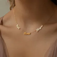 EMANCO Collier Classique Personnalisé pour Femme avec Plusieurs Noms, Chaîne en Acier Inoxydable Plaqué, 2 à 4 Pendentifs, Vente en Gros pour Fêtes, Dropshipping