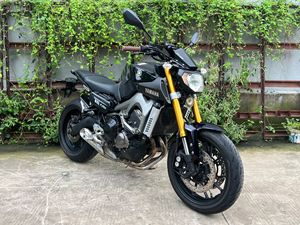 Motocyclette à essence Yamaha <span class=keywords><strong>MT</strong></span>-<span class=keywords><strong>09</strong></span> d'occasion avec moteur de 900 cm3, moto sportive >80 km/h vitesse maximale, fabriquée en CN/JIA - Product Image 4