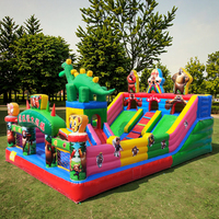 Château gonflable à thème de dessin animé, toboggan aquatique à double piste, mur d'escalade, matériau PVC écologique de haute qualité