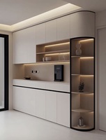 Buffet en bois sur mesure avec porte en verre et éclairage LED