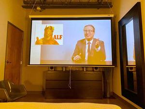 Pantalla de Proyección Manual Desplegable de 60 Pulgadas, Pantalla de Proyección Colgante para Montaje en Pared, Relación de Aspecto 16:9, Cine en Casa 3D 4K para Interiores, Oficina y Teatro - Product Image 4