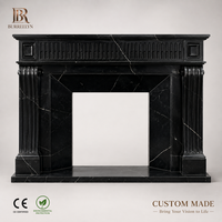 Cheminée en marbre contemporaine de luxe, design personnalisé, avec manteau de cheminée décoratif en pierre et foyer intégré