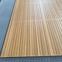 Hochwertige Akustikpaneele aus Holzverbundwerkstoff mit perforierten Löchern für Tonstudios, Hörsäle und Konferenzräume