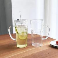 Vente en gros de gobelets à eau en verre borosilicaté de grande valeur avec poignée couvercle à rayures transparentes gobelets en verre de paille