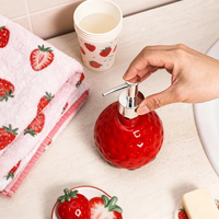 Distributeur de savon en céramique écologique, motif fraise rétro mignon, ensemble d'accessoires de salle de bain, cadeau pour la maison et l'hôtel, flacon de lotion, savon liquide