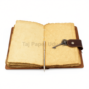Diario de Tapa Dura con Cierre de Correa y Llave, Papel con Borde Deshilachado Estilo Antiguo, Diario de Cuero Vintage, Juego de Cuadernos Encuadernados a Mano - Product Image 1