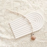 Attache-sucette en silicone pour bébé avec hochet et clip en bois anti-perte pour apaiser le nourrisson et prévenir les chutes