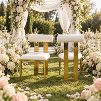 Chaise de banquet de luxe en acier inoxydable doré avec revêtement en cuir blanc, design moderne pour mariage, événement, hôtel, salle à manger