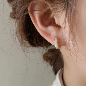 Xinfly Solid 18K Yellow Gold <b>White</b> Mother of <b>Pearl</b> Huggie Hoop <b>Earrings</b> 9mm Minimalist Fine Jewelry for Wedding Gift Party - Product Image 3