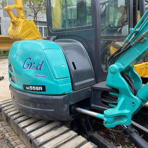 Vente chaude d'excavatrice Kobelco SK55 d'occasion, à faible durée de fonctionnement de 5 tonnes, capacité de godet de 0,22 m³, puissance de 35,5 kw, bonne condition - Product Image 1