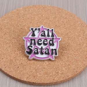 Pink Star Pattern Design, einzigartiges gotisch inspiriertes Mode accessoire, auffälliges 'Y'all need Satan' Jewelry Pin - Product Image 2
