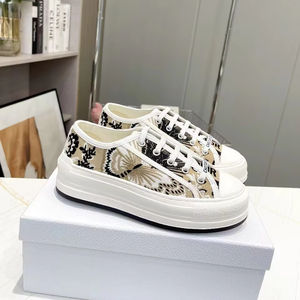 Zapatillas Clásicas con Plataforma y Estampado en Relieve, Punta Abierta, para Hombre y Mujer, Suela Gruesa de 4.5 cm, Zapatos de Lona, Zapatos Deportivos Casuales - Product Image 1