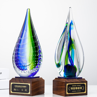 Brillant 3d laser cristal goutte d'eau trophée artisanat personnalisé k9 larme cristal Art verre prix trophées avec base de trophée en bois