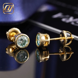 Boucles d'oreilles clous en moissanite, plaqué or 18 carats, taille brillant ronde, sertissage clos, classiques, unisexe, pour usage quotidien - Product Image 4