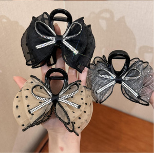 Pinzas de Pelo de Alta Gama para Mujer, con Diseño de Lazo de Tela con Pedrería y Puntos, para Uso Diario, 8 cm - Product Image 1