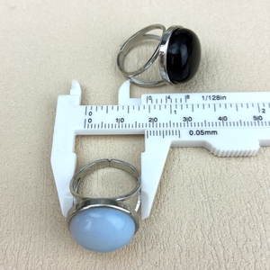 แหวนนิ้วสแตนเลสสตีลกันน้ำแบบเรียบง่าย ปรับขนาดได้ ประดับด้วยพลอยธรรมชาติ แบล็คออสซิเดียน อเมทิสต์ โอปอล สำหรับผู้หญิงและผู้ชาย - Product Image 3