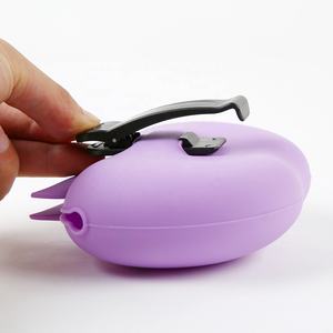 Bolsa Portátil Impermeable para Comida y Golosinas para Perros, de Silicona Pequeña con Cierre Magnético para Entrenamiento de Mascotas, Diseño Moderno - Product Image 3