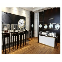 Petit magasin de bijoux de style européen simple, boutique complète, partenaire Fortune 500, design personnalisé, armoires en verre blanc, étagères murales