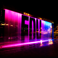 Fontaine numérique moderne et élégante DEWY, rideau d'eau extérieur, fontaine dansante, élément décoratif aquatique pour immeuble de bureaux