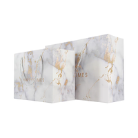Conception personnalisée écologique de luxe en noir et blanc pour la vente au détail de sacs en papier épais impression laminée pour le shopping emballage cadeau pour vêtements