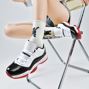 รองเท้าผ้าใบเด็กผู้ชาย <span class=keywords><strong>Air</strong></span> รุ่น <span class=keywords><strong>11</strong></span> <span class=keywords><strong>CMFT</strong></span> Low GS สีขาว/ดำ/แดงมหาวิทยาลัย ของแท้ 100% ผลิตในจีน รุ่น MSS-CZ0907102 - Product Image 2