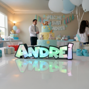 Boîte à lumière LED en acrylique en forme de fusée pour la salle de jeux des enfants avec texte personnalisé et couleurs vibrantes - Product Image 1