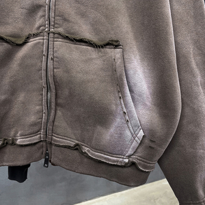 <span class=keywords><strong>Felpa</strong></span> <span class=keywords><strong>con</strong></span> Cappuccio <span class=keywords><strong>Grigia</strong></span> da Uomo <span class=keywords><strong>con</strong></span> Zip Completa, Effetto Sbiadito e Lavaggio Acido, Spalle Scese e Design <span class=keywords><strong>con</strong></span> Strass Pesanti - Product Image 6