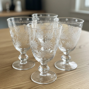 Verre à <span class=keywords><strong>vin</strong></span> en cristal gravé <span class=keywords><strong>de</strong></span> fleurs, logo personnalisé en gros, vente chaude, verre vintage sans plomb, verre à boisson pour la maison, fête, boisson - Product Image 2