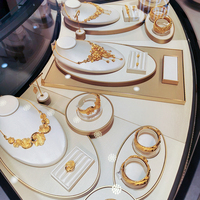Présentoir à bijoux Beige, accessoires personnalisés de luxe, bracelet en cuir, pendentif, bague, ensemble d'exposition de bijoux