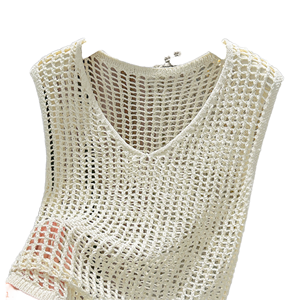 Haut sans manches en crochet ajouré avec col à nœud et logo frontal, style vintage décontracté pour femme - Product Image 1