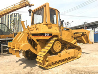 Bulldozer Caterpillar D4H d'occasion très demandé, économique, avec toutes sortes de pièces, y compris le moteur principal et les composants du moteur.