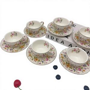 Ensemble de tasses à expresso multicolores en forme de cœur, électro-plaquées et embossées, 90 ml, avec 6 tasses et 6 assiettes, boîte cadeau en céramique moderne - Product Image 1