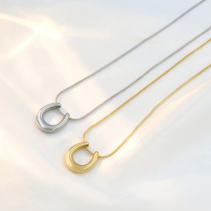 U-Shaped Pendant Necklace Women Stainless Steel Gold Horseshoe Clavicle Chain Everyday Wear Jewelry - Product Image 1