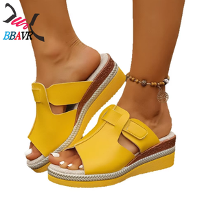 Sandalias de cuña para mujer al por mayor de fábrica, de PU, con punta abierta, decorativas, informales, para verano - Product Image 5