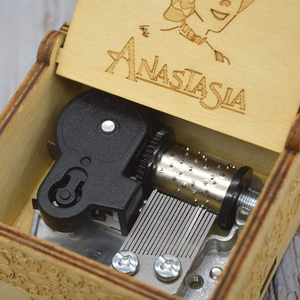 Carillon in Legno Personalizzato con Manovella, Meccanismo a Carica Manuale, Regali Unici, Collezioni, Scatola Musicale Antica Intagliata, Artigianato - Product Image 3