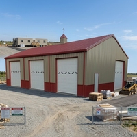 Bâtiment préfabriqué en structure d'acier galvanisé, entrepôt, atelier, panneaux sandwich